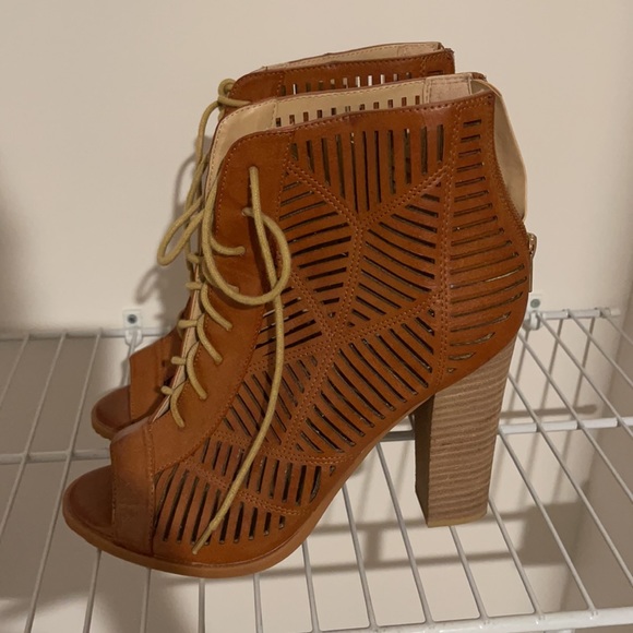 Brown lace up heels. - Picture 2 of 6